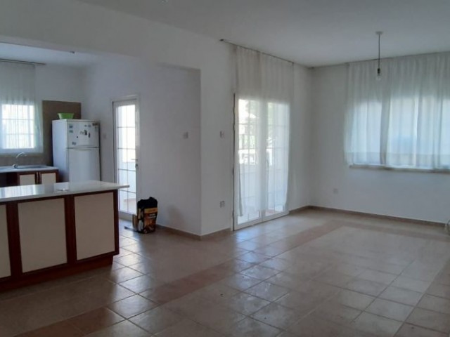 3 bedroom unfurnished apartment for rent in Kyrenia Center