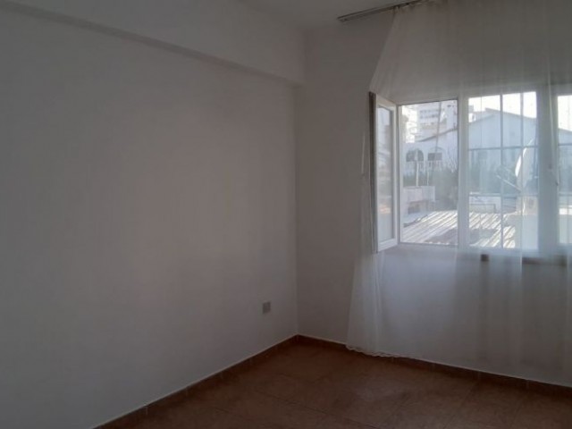 3 bedroom unfurnished apartment for rent in Kyrenia Center