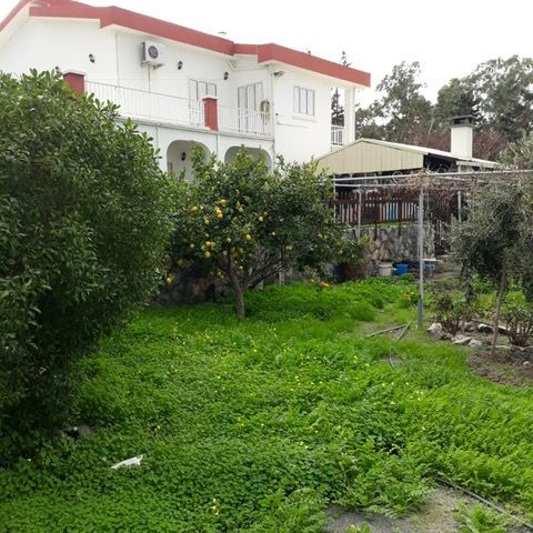 GROßE FREISTEHENDE VILLA MIT GARTEN ZUM VERKAUF IN DER NÄHE DES MEERES IN KYRENIA KARAOGLANOGLU ** 