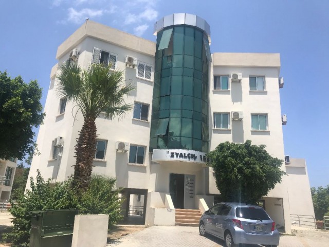 2 + 1 WOHNUNG MIT GEMEINSCHAFTSPOOL ZUM VERKAUF IM ZENTRUM VON KYRENIA ** 