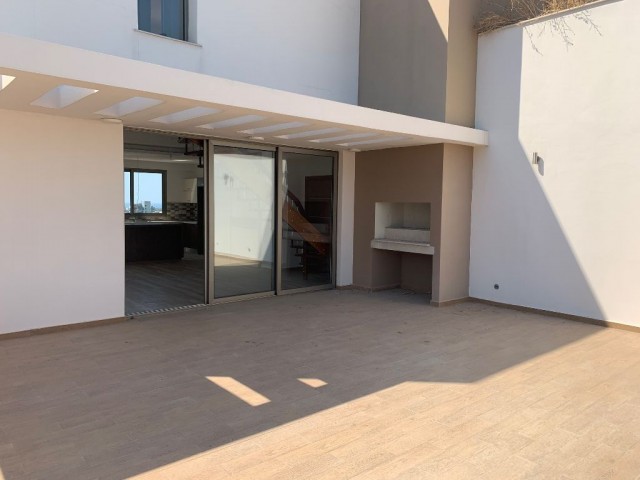 3+1 duplex penthouse for sale in Kyrenia