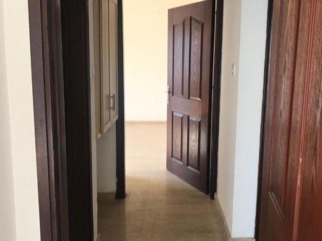 GİRNE MERKEZDE 2+1 SATILIK TÜRK KOÇANLI DAİRE 