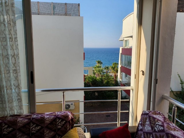 Girne , Kaşgar Court Bölgesin'de 3+1 satılık apartment  