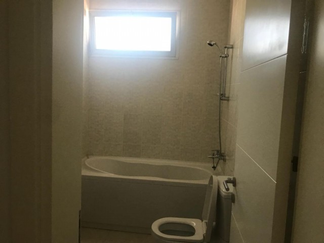 2+1 Wohnung zu verkaufen in Kyrenia ** 