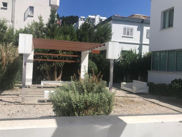 2+1 Wohnung zu verkaufen in Kyrenia ** 