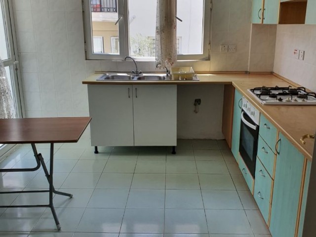 2 bedroom flat for rent near Nusmar market, Kyrenia center