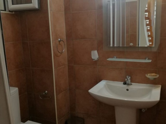 Girne Bellapais'te 2 yatak odalı dağ ve deniz manzaralı kiralık havuzlu villa