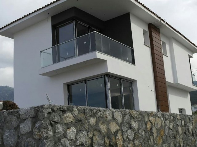 3 + 1 Llogara villa zum Verkauf mit Berg-und Meerblick in Kyrenia Alsancak ** 