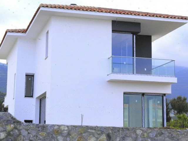 3 + 1 Llogara villa zum Verkauf mit Berg-und Meerblick in Kyrenia Alsancak ** 