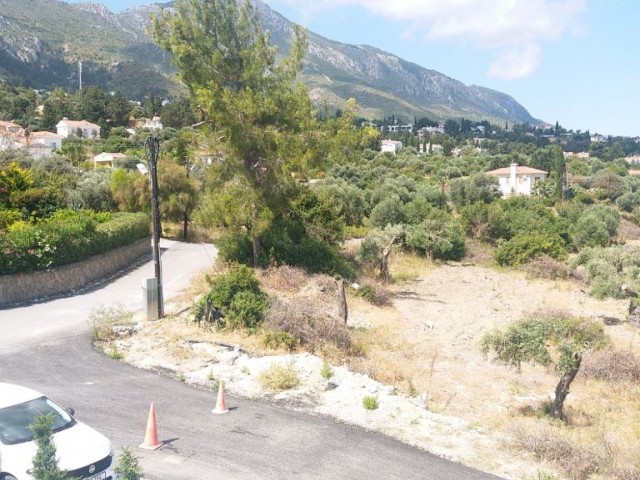 Girne Bellapais'te 3+2 lüx süper manzaralı havuzlu villa