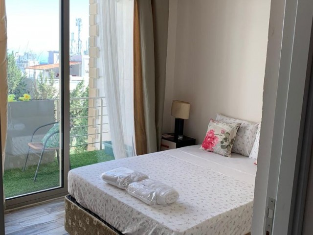 3+1 kiralık  lux  penthouse Girne Merkez'de.Deniz ve Şehir  Manzaralı 