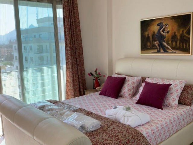 3+1 kiralık lux penthouse Girne Merkez'de.Deniz ,Şehir , ve Dağ Manzaralı