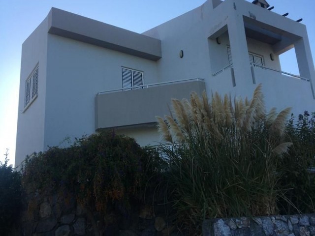 3+1 villa for sale in Çatalköy/Kyrenia