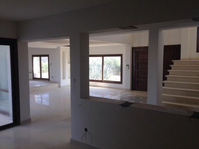 4+2 villa for sale in İskele/Ötüken.