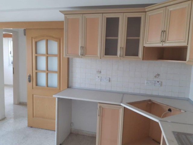 2+1 SATILIK DAİRE LEFKOŞADA, KIZILBAŞTA.