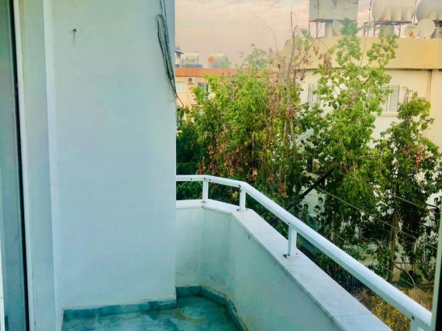 Yukarı Girne'de eşyasiz  3 + 1 kiralık daire