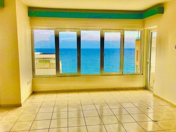 Girne Merkez'de satılık 3+1 daire, Denize sifir