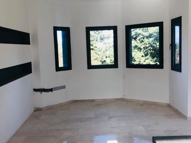 4+1 Villa zum Verkauf in Kyrenia, Alsancak, großer Garten, herrliche Aussicht ** 