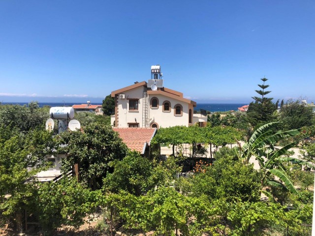 3+1 villa for sale in Lapt, in a beautiful location, each bedroom is ensuite, close to the sea.