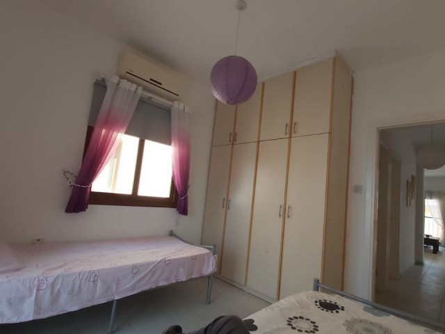 Girne, Doanköy'de satılık 2+1 penthouse , yüzme havuzlu site içinde  