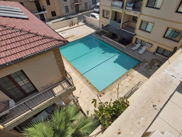 Girne, Doanköy'de satılık 2+1 penthouse , yüzme havuzlu site içinde  