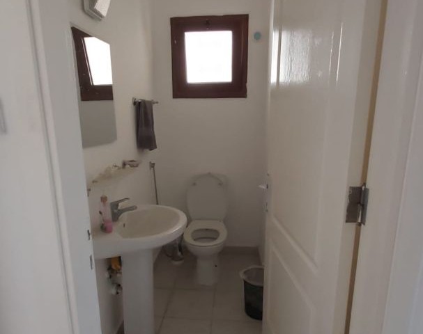 Girne, Doanköy'de satılık 2+1 penthouse , yüzme havuzlu site içinde  