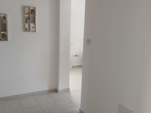 Girne, Doanköy'de satılık 2+1 penthouse , yüzme havuzlu site içinde  