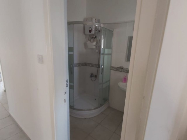 Girne, Doanköy'de satılık 2+1 penthouse , yüzme havuzlu site içinde  