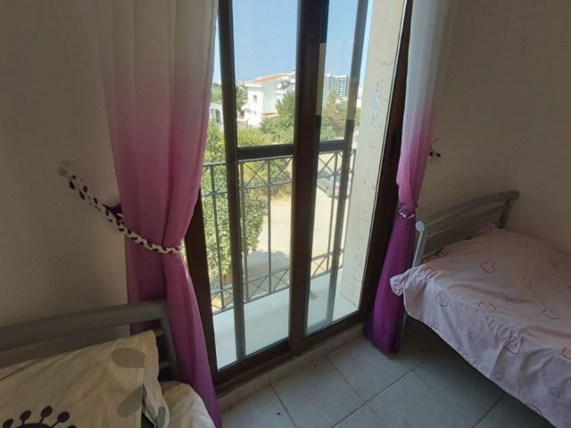 Girne, Doanköy'de satılık 2+1 penthouse , yüzme havuzlu site içinde  