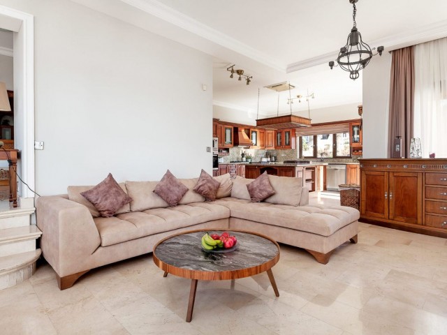 Truly magnificent  3+1 villa is approached via a private driveway. For daily rent 