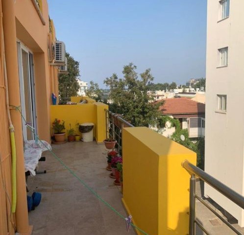 Girne Merkez'de satılık 1+1 daire , Bariş Park bölgesinde 