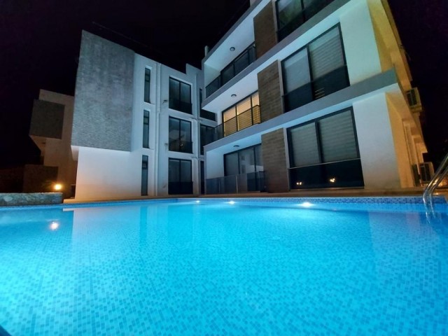 2+1 penthouse oder Gartenwohnung zum Verkauf auf dem Gelände mit Pool in Kyrenia, Region Lapta. ** 