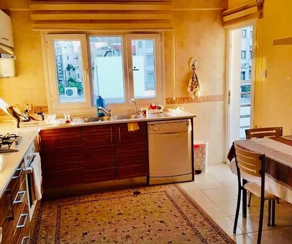  Girne’nin merkezinde Geniş 115 m2 2+1 full eşyalı satılık daire, Hürdeniz bölgesinde 