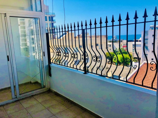 3+1 apartment for sale in Girne, Kaşgar hotel area, only 200 m to the sea. 