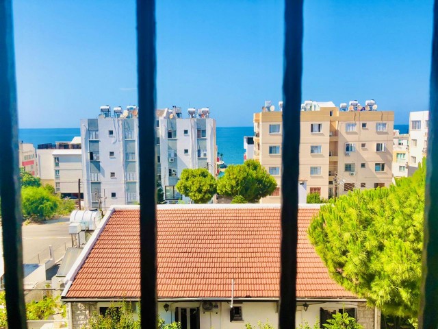 3+1 apartment for sale in Girne, Kaşgar hotel area, only 200 m to the sea. 