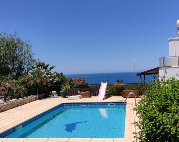 4+1 villa for daily rent in Esentepe 