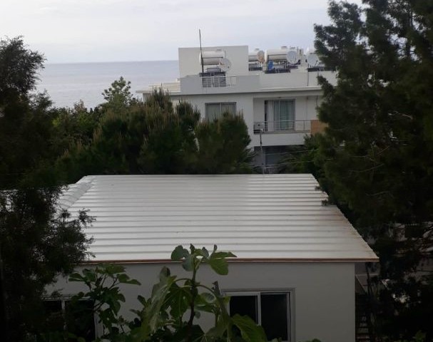 Girne Merkez'de satılık 3+1 daire 