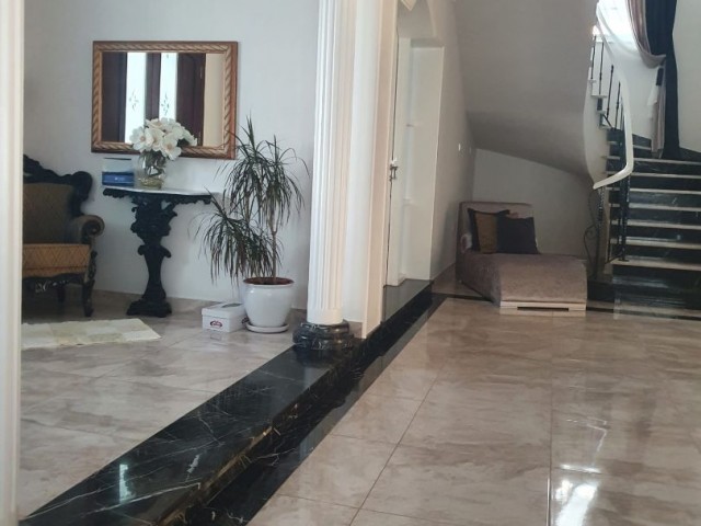 5+1 luxury villa for sale in Çatalköy