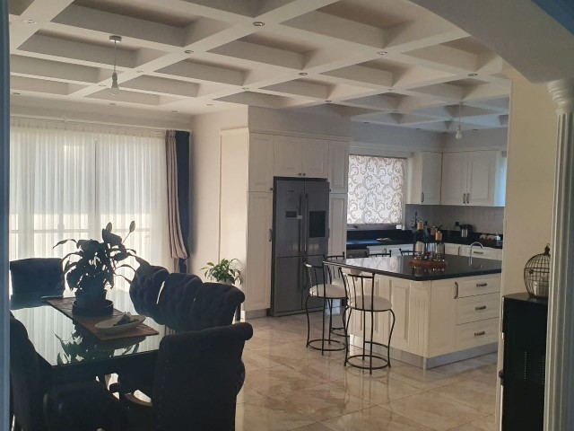 5+1 luxury villa for sale in Çatalköy