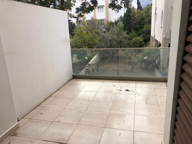 2+1 apartment for sale in Kyrenia center . Turk mahale area 