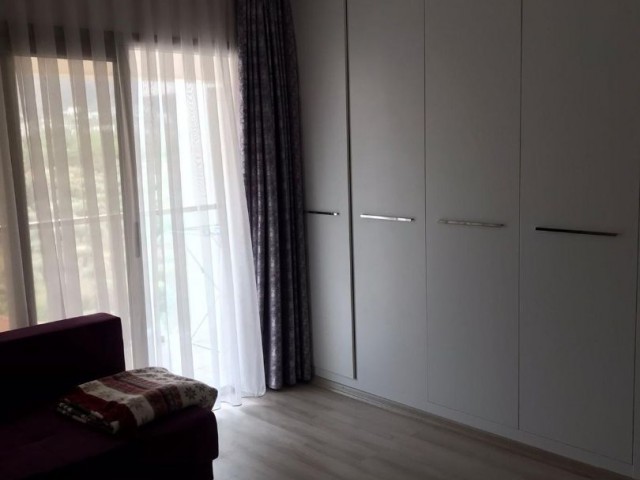 Girne Merkez'de kiralık 2+1 lüks penthouse , Muhteşem Dağ Manzaralı 