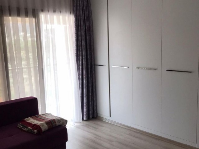 Girne Merkez'de kiralık 2+1 lüks penthouse , Muhteşem Dağ Manzaralı 