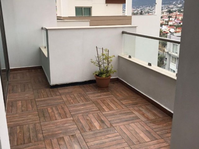 2 + 1 Luxus-penthouse zur Miete im Zentrum von Kyrenia, mit herrlichem Bergblick ** 