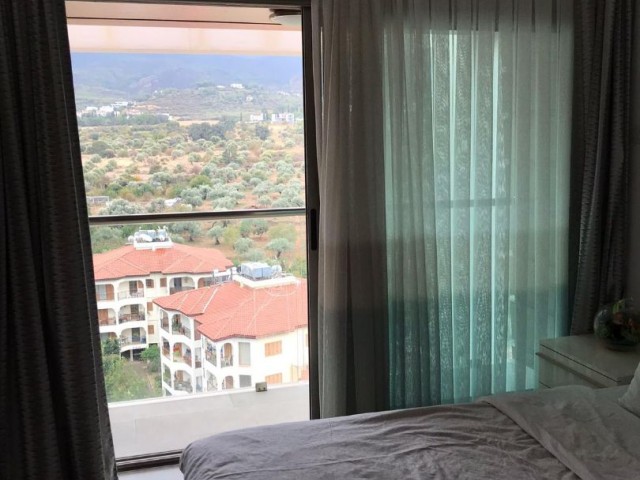 2 + 1 Luxus-penthouse zur Miete im Zentrum von Kyrenia, mit herrlichem Bergblick ** 