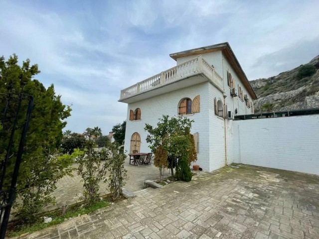 5+2 amazing villa for sale in Alsancak 