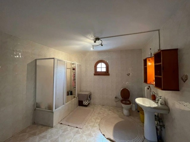 Alsancak'ta satılık muhteşem 5+2 villa 