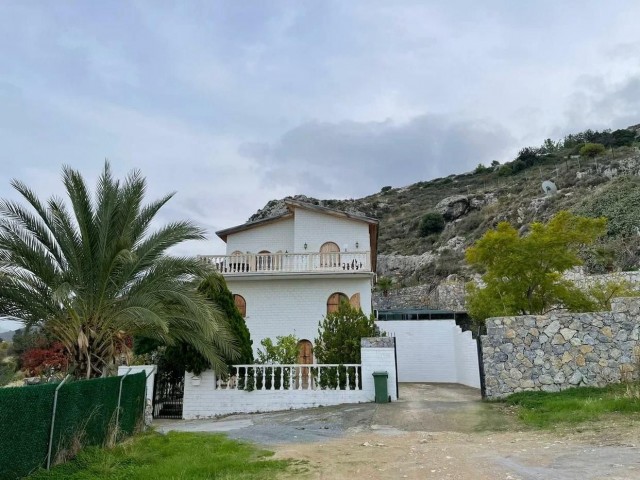 Wunderschöne 5 + 2 villa zum Verkauf in Alsancak ** 