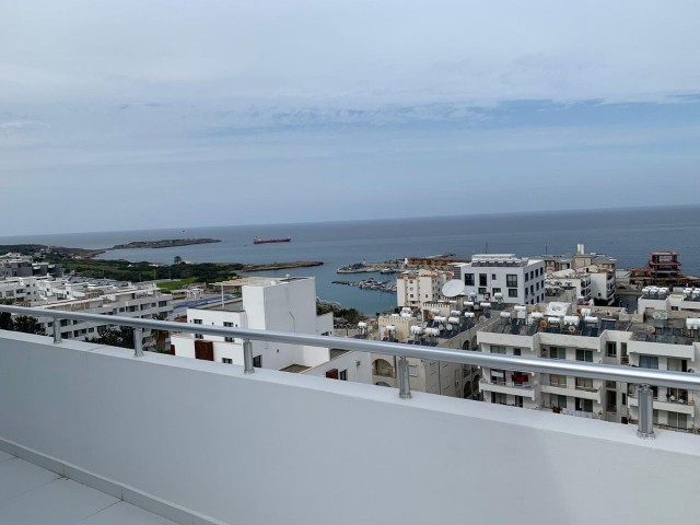 Girne Merkez'de satılık  3+1 penthouse daire, Mükemmel Deniz ve Dağ Manzaralı