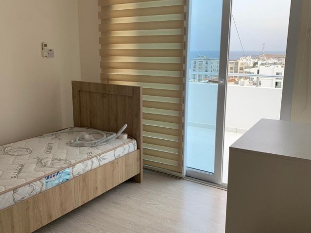 Girne Merkez'de satılık  3+1 penthouse daire, Mükemmel Deniz ve Dağ Manzaralı