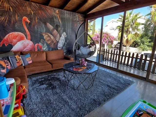 3+2 duplex villa for sale in the Pier, Gardens, 5 minutes away from Long Beach.